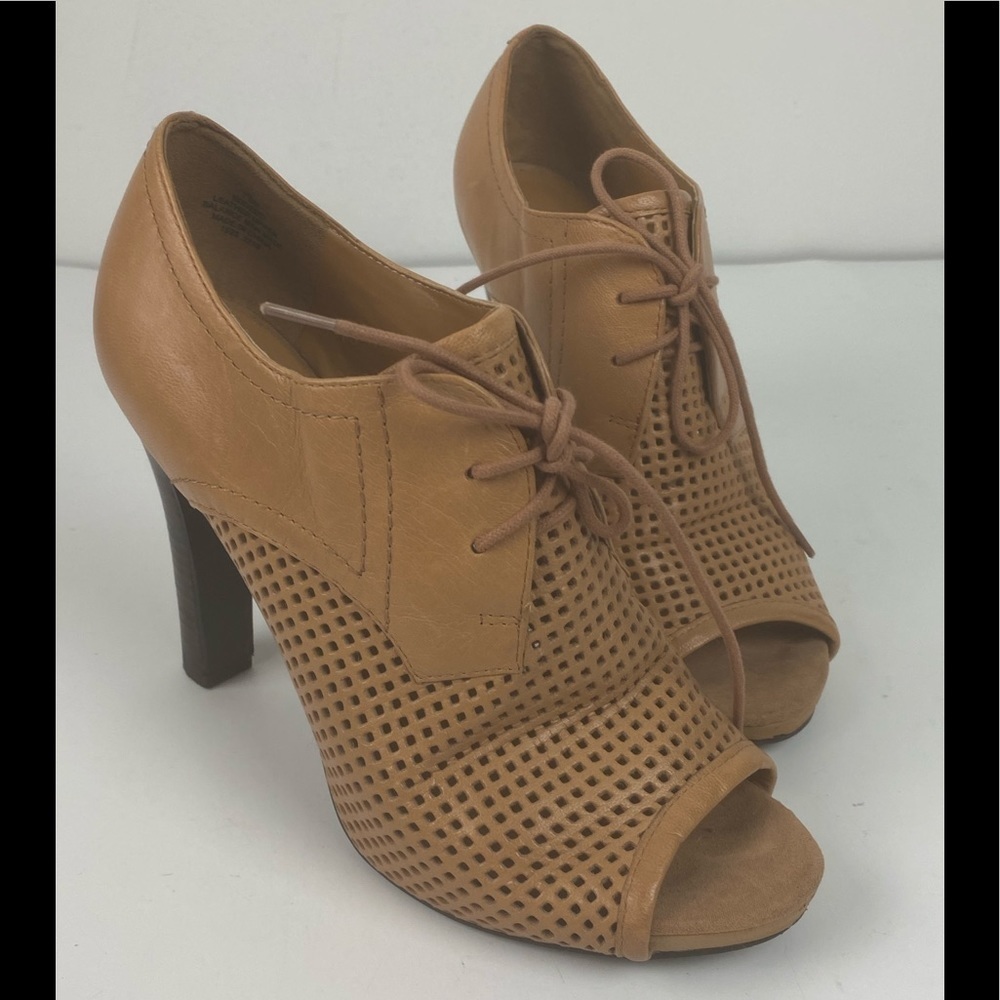 Nine West Perforated Lace Up ‎ Open Toe Heeled Oxford Booties Boots Sz 7.5